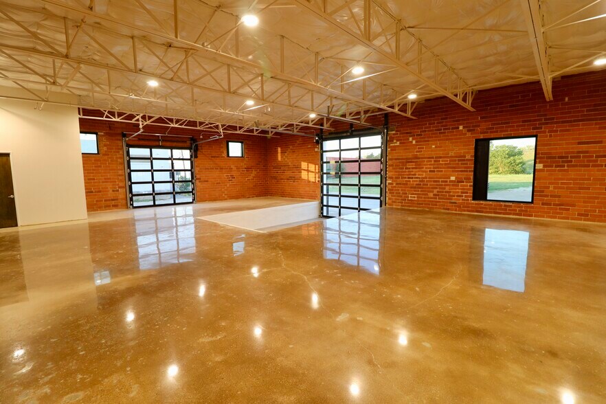 More Photos Of 100 Howell St, Dallas Office For Lease