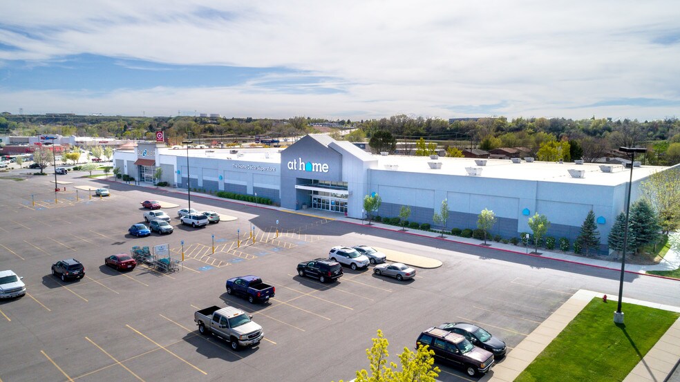 More Photos Of 1074-1078 W Riverdale Rd, Riverdale Freestanding For Lease