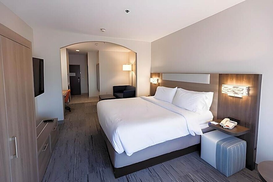 More Photos Of 2227 E Oklahoma Ave, Guthrie Hotel For Sale