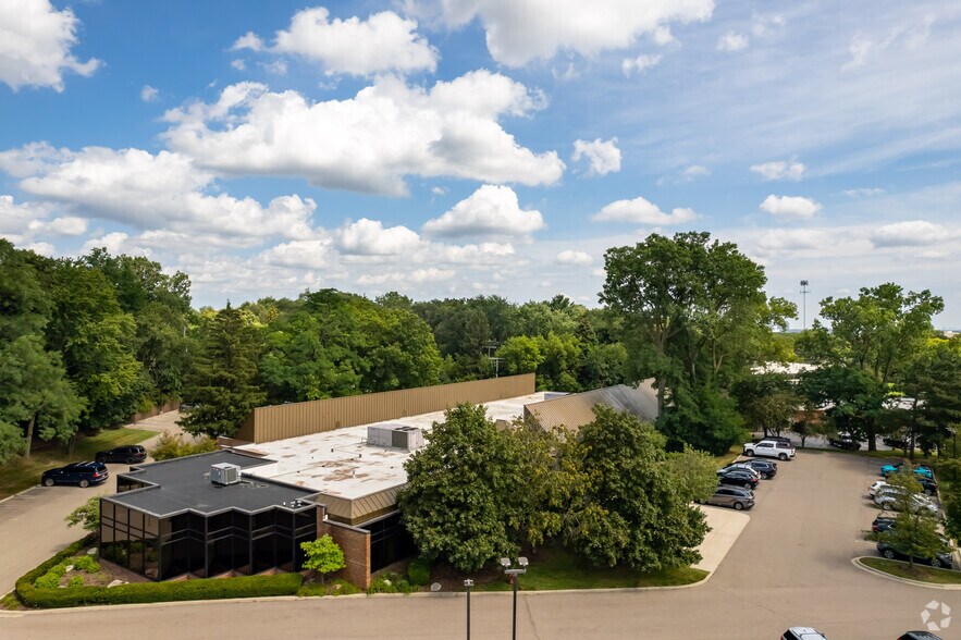 More Photos Of 29600 Northwestern Hwy, Southfield Office For Lease