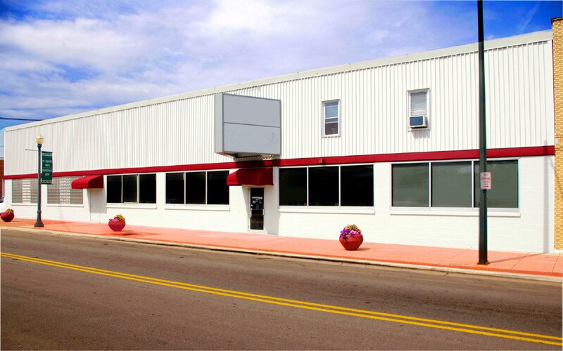 More Photos Of 455 N Ottawa St, Joliet Light Distribution For Lease