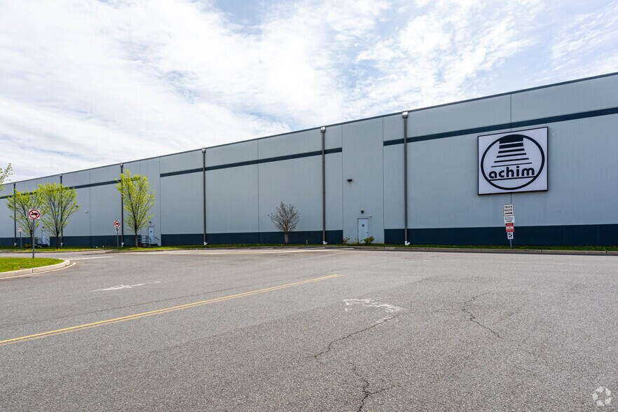 More Photos Of 1600 Livingston Ave, North Brunswick Distribution For Lease