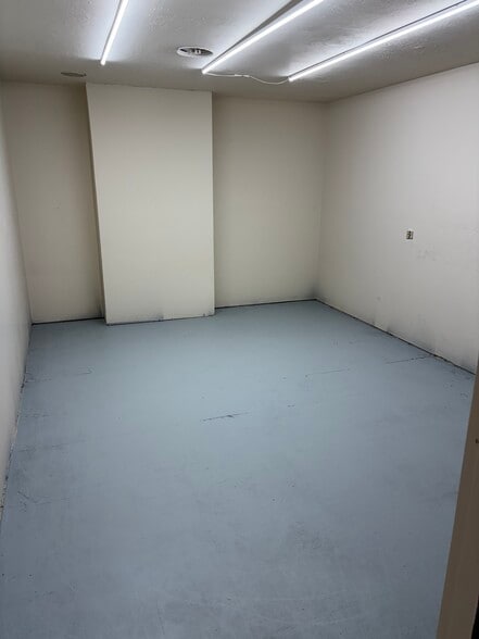 More Photos Of 163 SW Freeman Ave, Hillsboro Warehouse For Lease