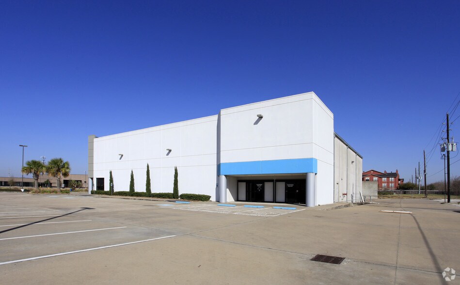 More Photos Of 2411 S Eldridge Pky, Houston Freestanding For Sale