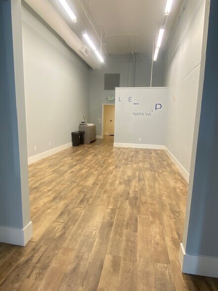 More Photos Of 1420-1428 Main St, Saint Helena Hotel For Lease