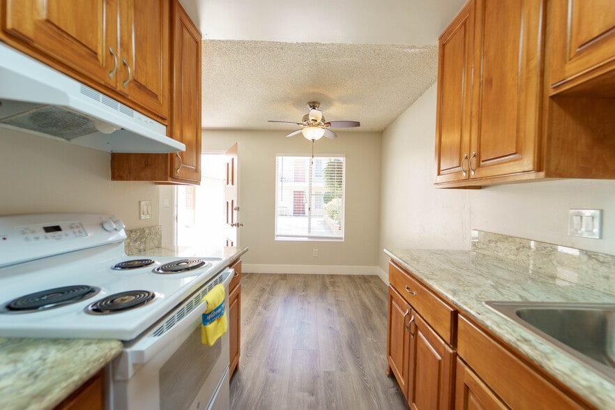 More Photos Of 12430 Oak Knoll Rd, Poway Apartments For Sale