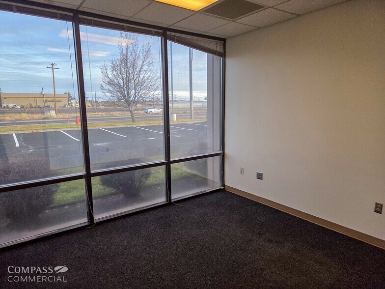 More Photos Of 63245 Jamison St, Bend Distribution For Lease