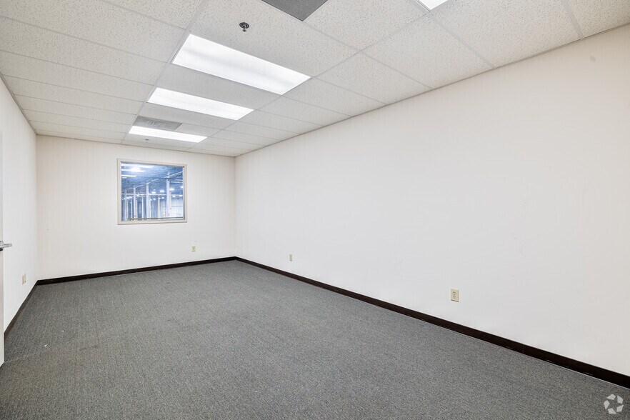 More Photos Of 14140 N Washington Hwy, Ashland Distribution For Lease