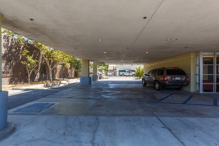 More Photos Of 1512 W Slauson Ave, Los Angeles Schools For Lease