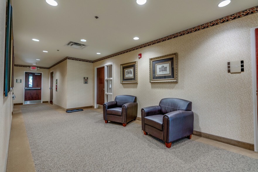 More Photos Of 6000 Brooktree Rd, Wexford Office For Lease