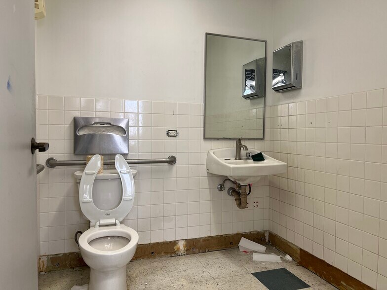 More Photos Of 15141 Whittier Blvd, Whittier Medical For Lease