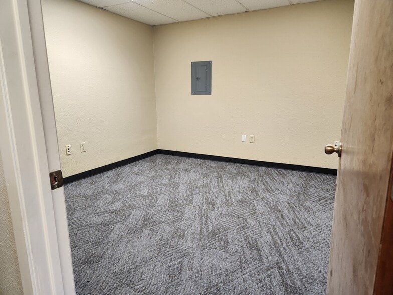 More Photos Of 10221 Desert Sands St, San Antonio Unknown For Lease