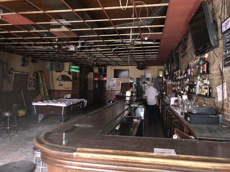 More Photos Of 1610 W North Ave, Chicago Storefront Retail Residential For Sale