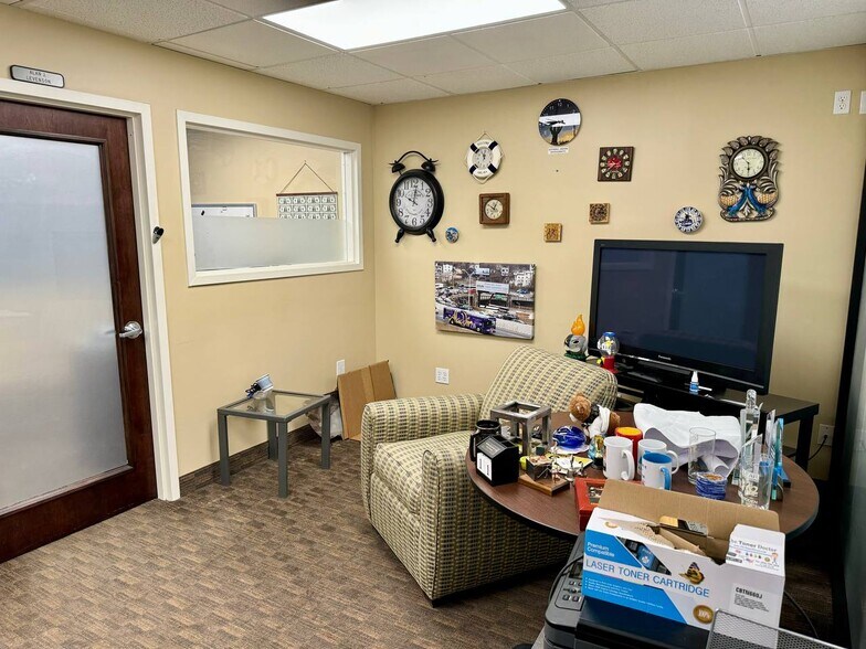 More Photos Of 225 Gordons Corner Rd, Manalapan Township Medical For Lease