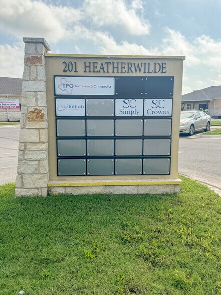 More Photos Of 201 N Heatherwilde Blvd, Pflugerville Unknown For Lease