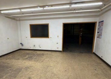 More Photos Of 375 Renner Dr, Elgin Warehouse For Sale