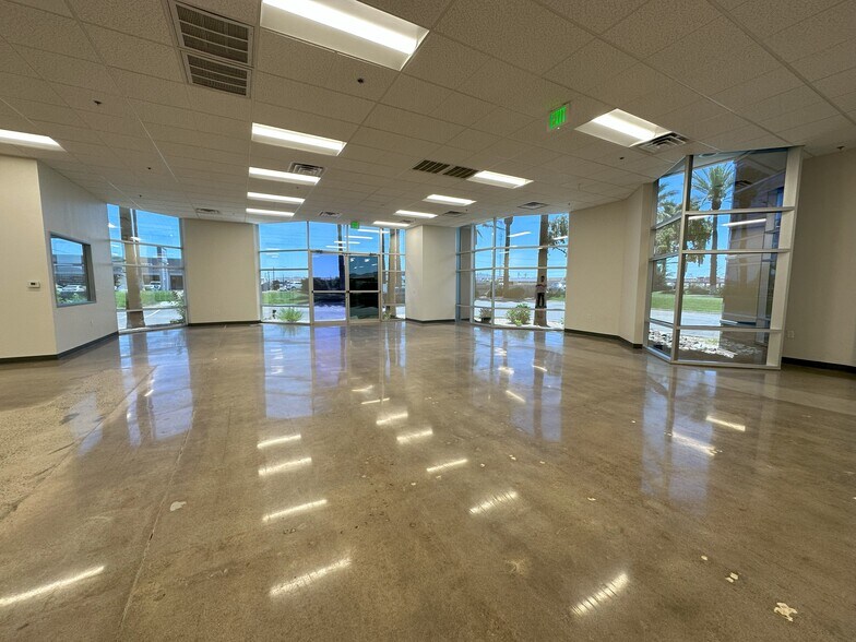 More Photos Of 4602 E University Dr, Phoenix Unknown For Lease