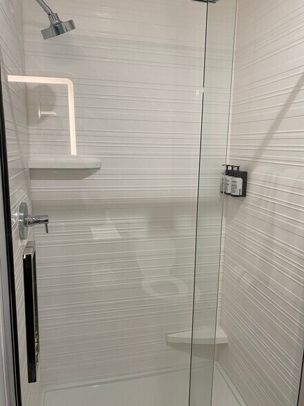 More Photos Of 281 Buddy Ganem Dr, Portland Hotel For Sale