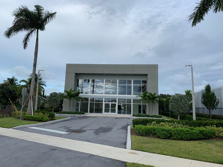 More Photos Of 1107 Wallace Dr, Delray Beach Showroom For Sale