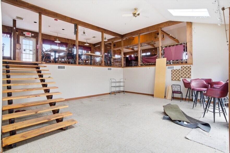 More Photos Of 40 Weirs Rd, Gilford Restaurant For Sale