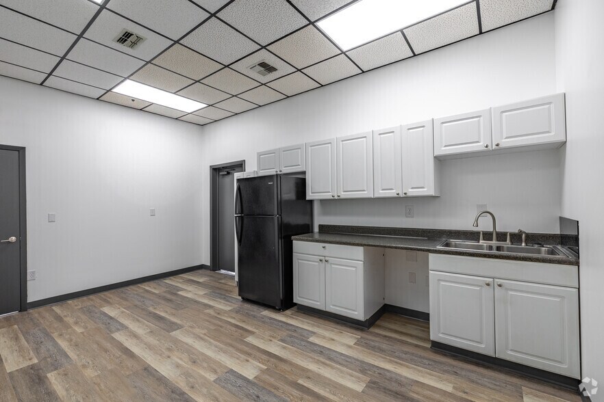 More Photos Of 13190 56th Ct, Clearwater Unknown For Lease