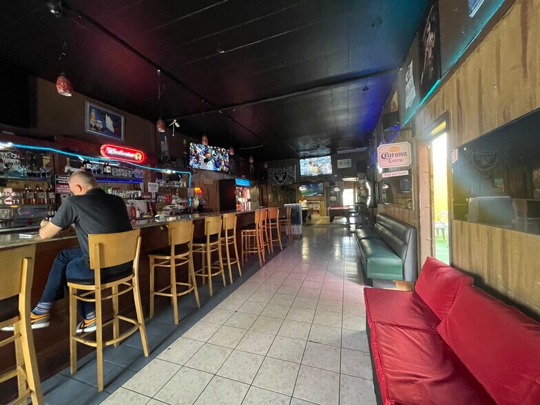 More Photos Of 8554 Washington Blvd, Culver City Bar For Sale
