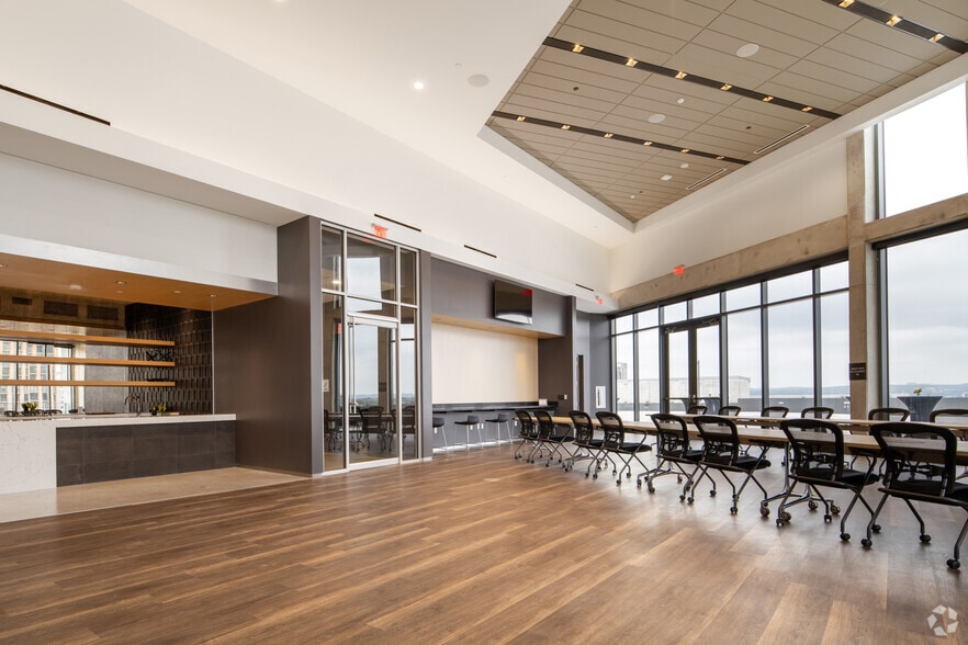 More Photos Of 203 W 10th St, Austin Office For Lease