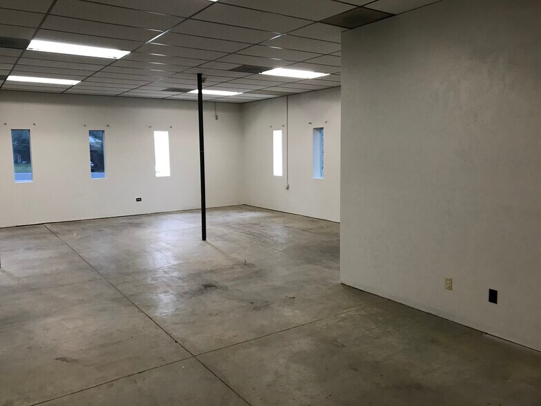 More Photos Of 1601 Reed St, Lakewood Warehouse For Lease