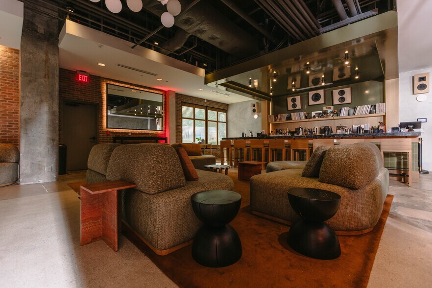 More Photos Of 709-709 S Oregon Ave, Tampa General Retail For Lease