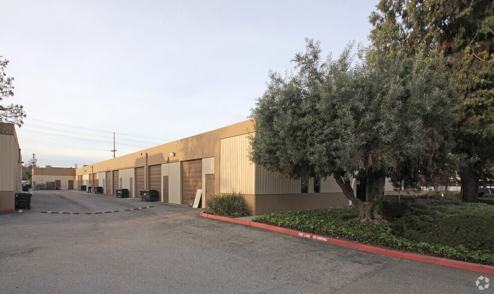 More Photos Of 3639-3697 Enochs St, Santa Clara Warehouse For Lease