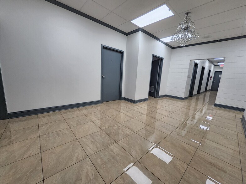 More Photos Of 2301 Devine St, Columbia General Retail For Lease