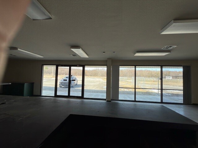 More Photos Of 1600 S Main St, Mcalester Industrial For Lease