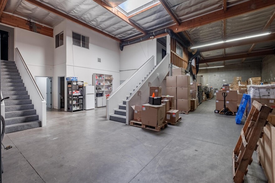 More Photos Of 22809 Lockness Ave, Torrance Warehouse For Sale