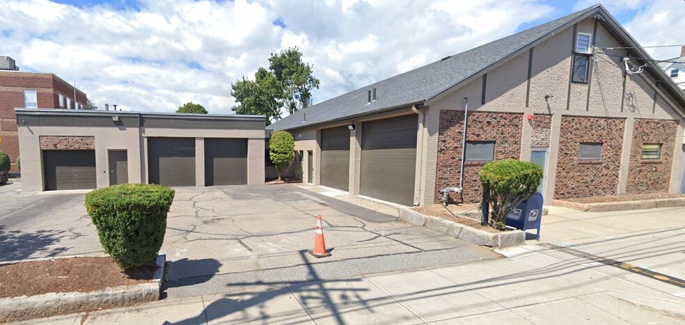 Primary Photo Of 817 Moody St, Waltham Medical For Lease
