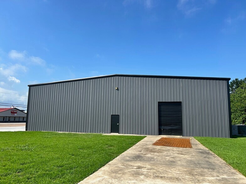 More Photos Of 708 Nederland Ave, Nederland Distribution For Lease