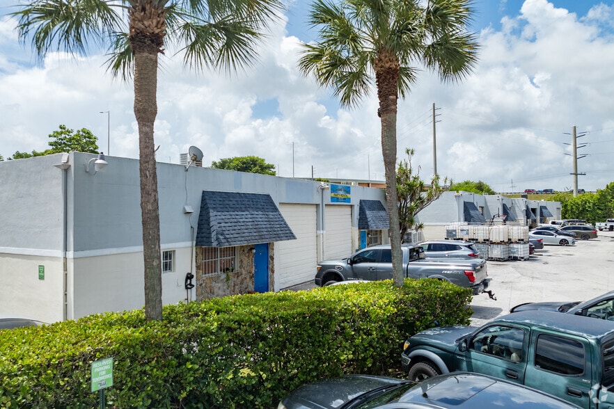 More Photos Of 12110-12158 SW 114th Pl, Miami Unknown For Lease