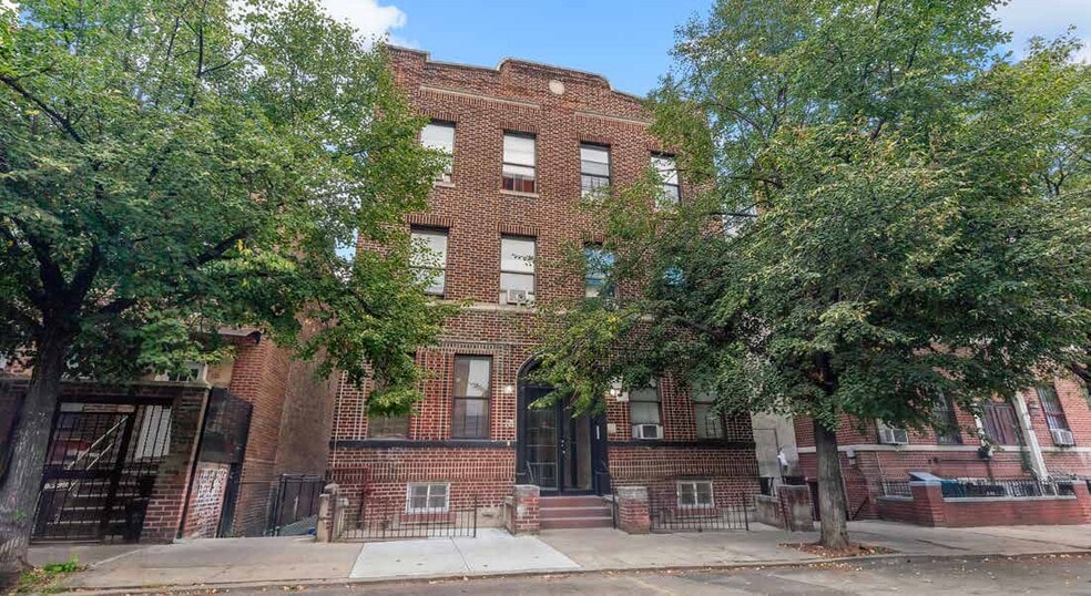More Photos Of 129 Tapscott St, Brooklyn Apartments For Sale