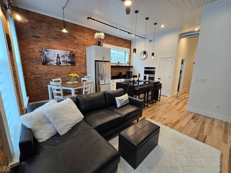 More Photos Of 15 S Indiana St, Greencastle Storefront Retail Office For Sale