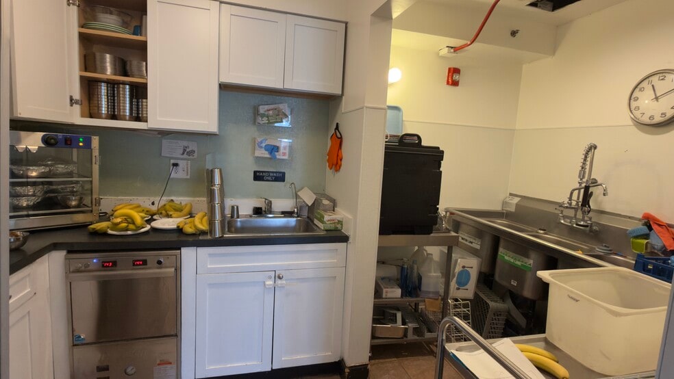 More Photos Of 2214 N Elston Ave, Chicago General Retail For Lease