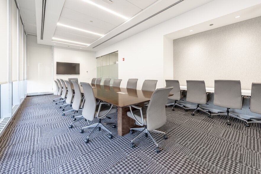 More Photos Of 1211 W 22nd St, Oak Brook Office For Lease