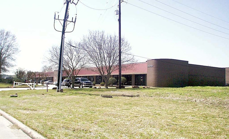More Photos Of 15031 Woodham Dr, Houston Light Distribution For Lease