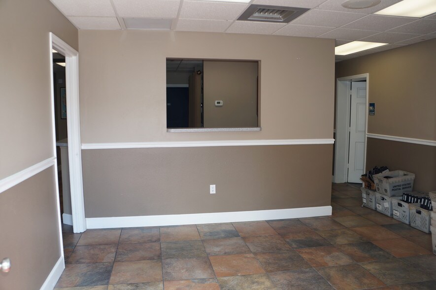 More Photos Of 205 Montgomery Ave, Sarasota Office For Sale