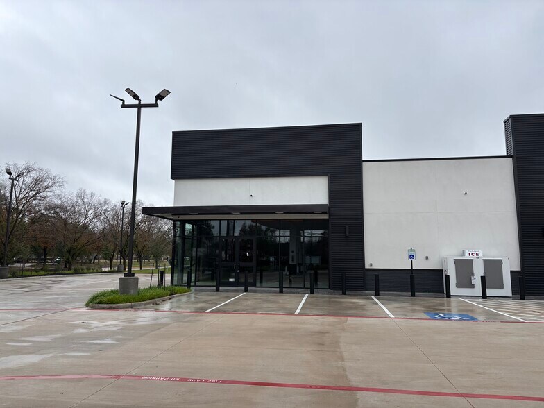 More Photos Of 18247 Katy fwy, Houston Restaurant For Lease