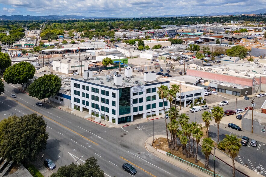 More Photos Of 135 W Magnolia Blvd, Burbank Loft Creative Space For Lease