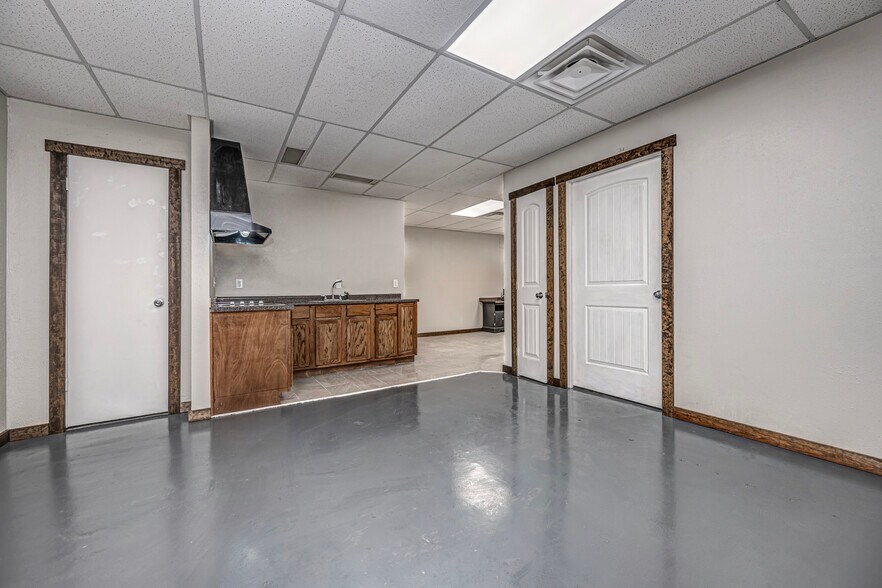 More Photos Of 116 N 2nd St, Noble Light Manufacturing For Lease