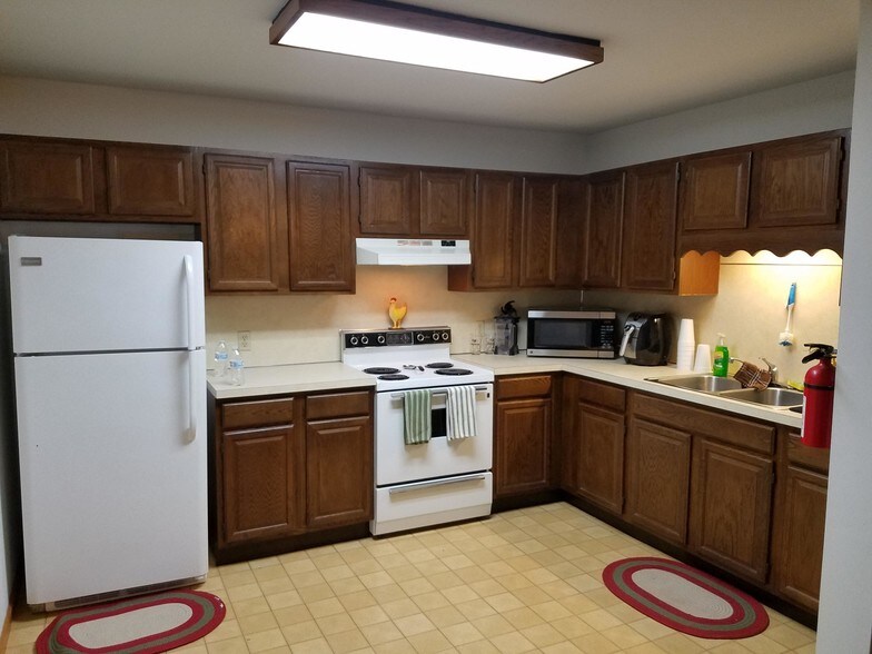 More Photos Of 19-27 N Main St, Woodstown Storefront Retail Residential For Lease