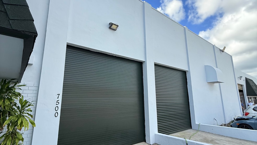 More Photos Of 7460-7580 NW 82nd St, Medley Warehouse For Lease