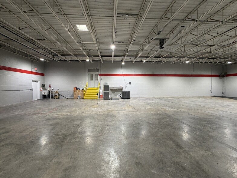 More Photos Of 385-387 Industrial Dr, Mount Juliet Warehouse For Lease