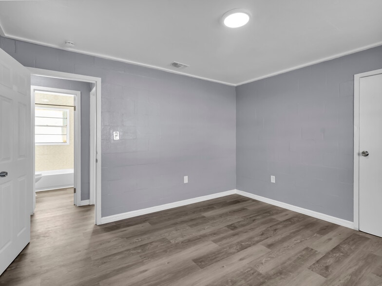 More Photos Of 301 SW 3rd Ter, Mulberry Apartments For Sale