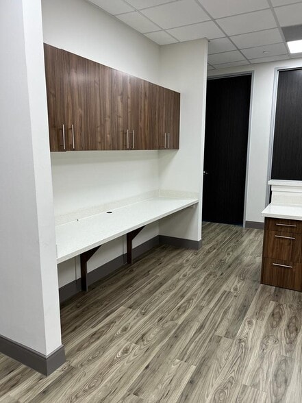 More Photos Of 7619 Branford Pl, Sugar Land Medical For Lease